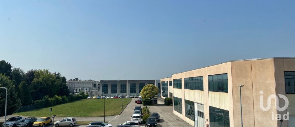 Capannone di 248 m² in Dueville (36031)