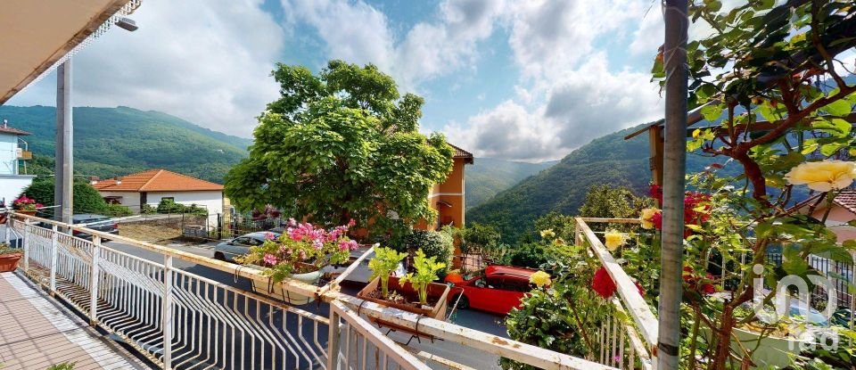 Appartamento 5 locali di 76 m² a Bargagli (16021)