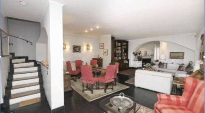 Casale 10 locali di 199 m² in Genova (16146)