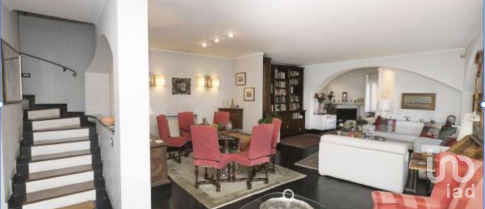 Casale 10 locali di 199 m² in Genova (16146)