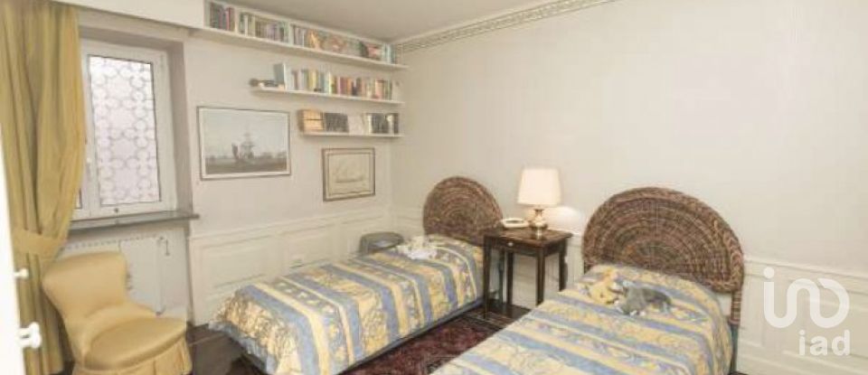 Casale 10 locali di 199 m² in Genova (16146)
