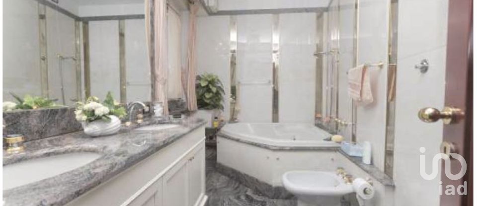 Casale 10 locali di 199 m² in Genova (16146)