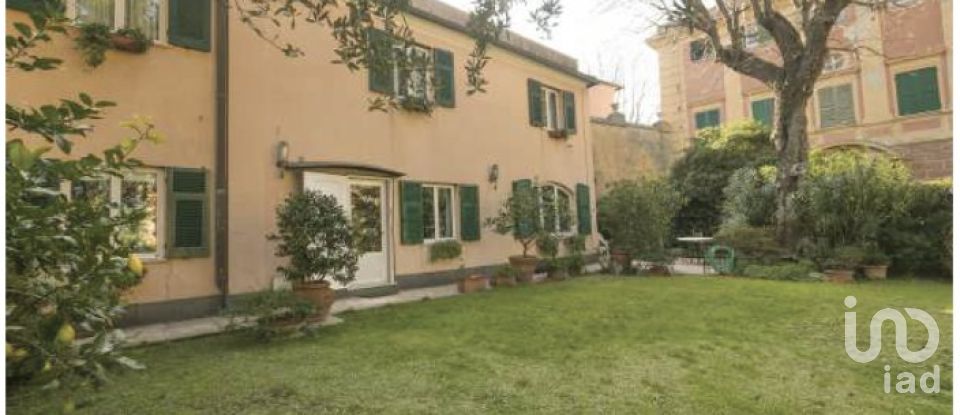 Casale 10 locali di 199 m² in Genova (16146)