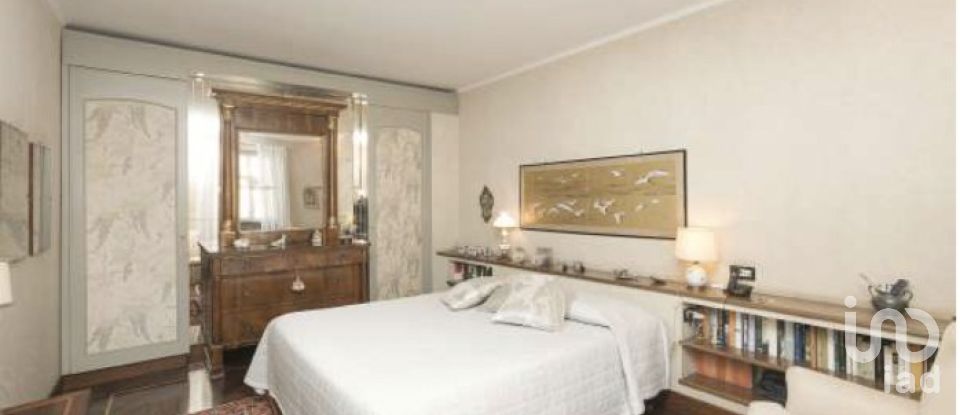 Casale 10 locali di 199 m² in Genova (16146)
