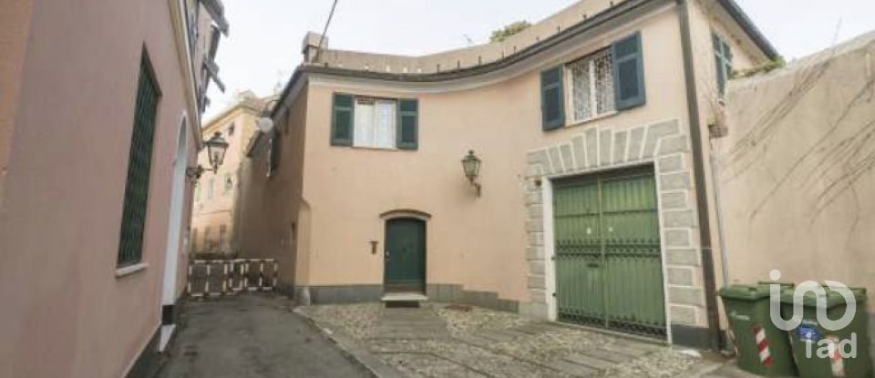 Casale 10 locali di 199 m² in Genova (16146)