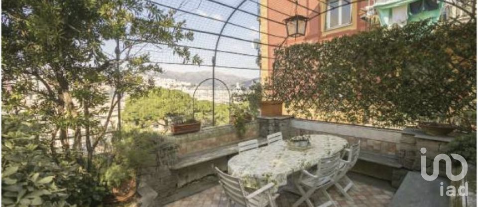 Casale 10 locali di 199 m² in Genova (16146)