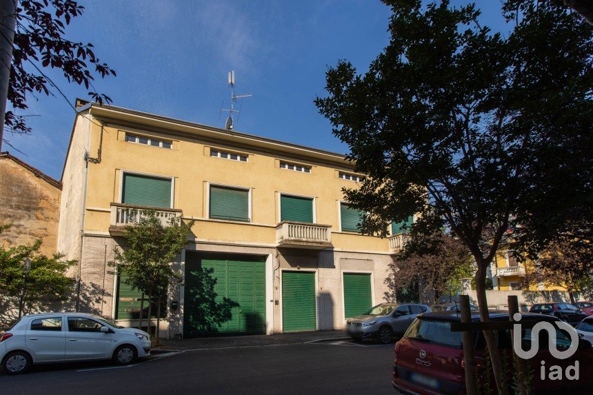 Apartment 5 rooms of 157 m² in Busto Arsizio (21052)