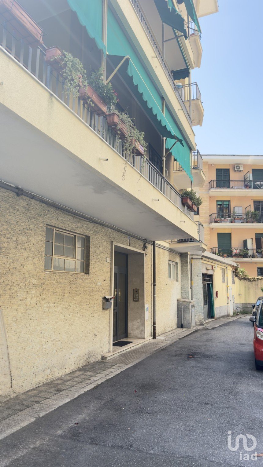 Apartment 6 rooms of 120 m² in Genova (16131)