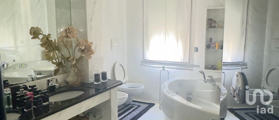 Apartment 6 rooms of 120 m² in Genova (16131)