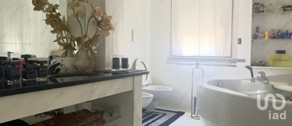 Apartment 6 rooms of 120 m² in Genova (16131)