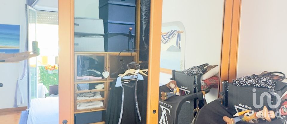 Apartment 6 rooms of 120 m² in Genova (16131)