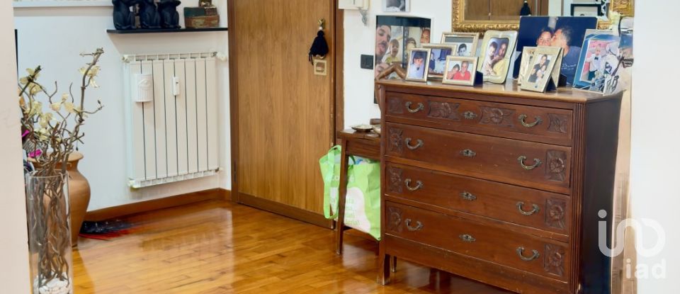 Apartment 6 rooms of 120 m² in Genova (16131)