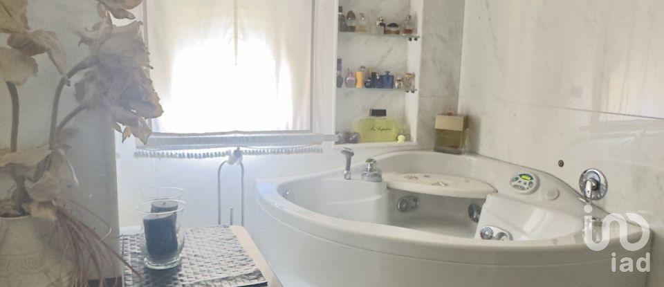 Apartment 6 rooms of 120 m² in Genova (16131)