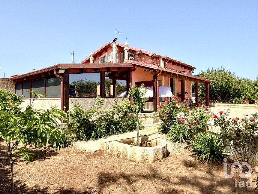 Farm 3 rooms of 249 m² in Avola (96012)