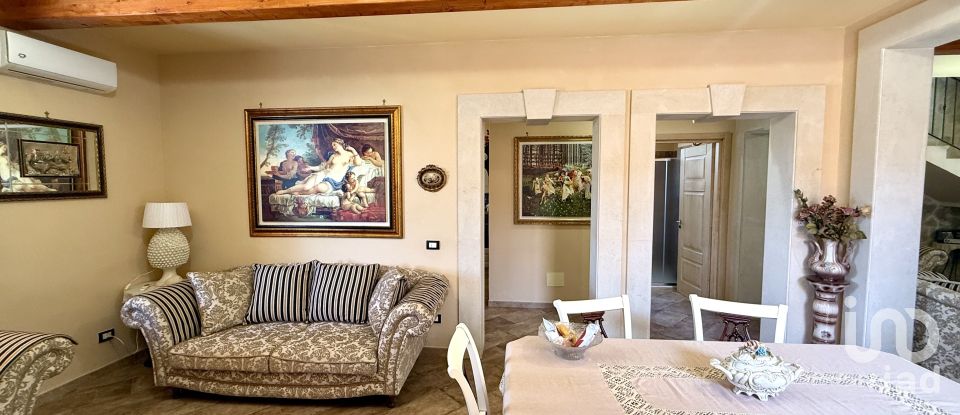 Farm 3 rooms of 249 m² in Avola (96012)