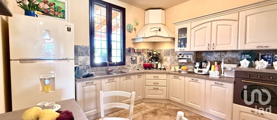 Farm 3 rooms of 249 m² in Avola (96012)