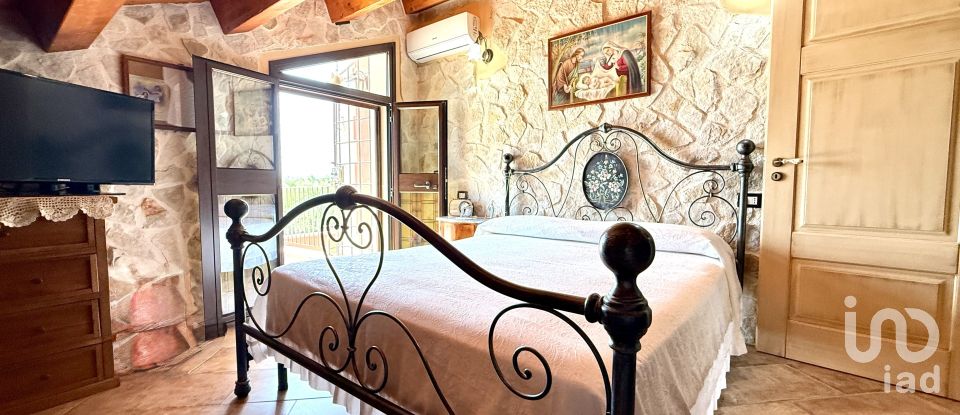 Farm 3 rooms of 249 m² in Avola (96012)