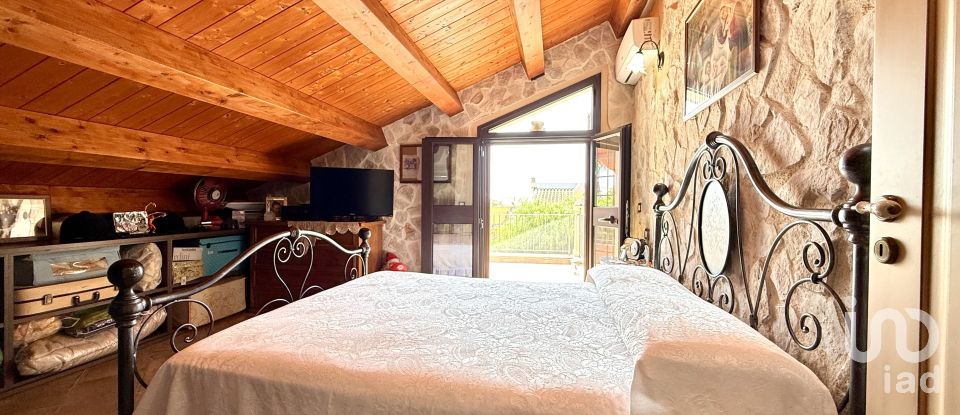 Farm 3 rooms of 249 m² in Avola (96012)