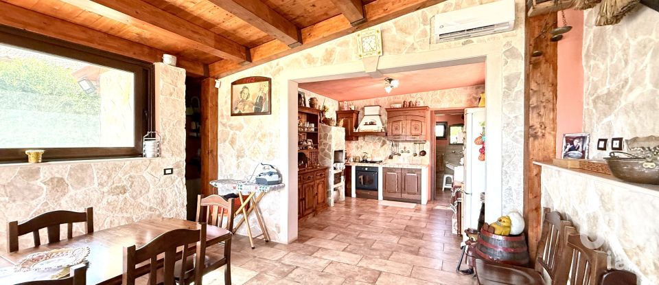 Farm 3 rooms of 249 m² in Avola (96012)