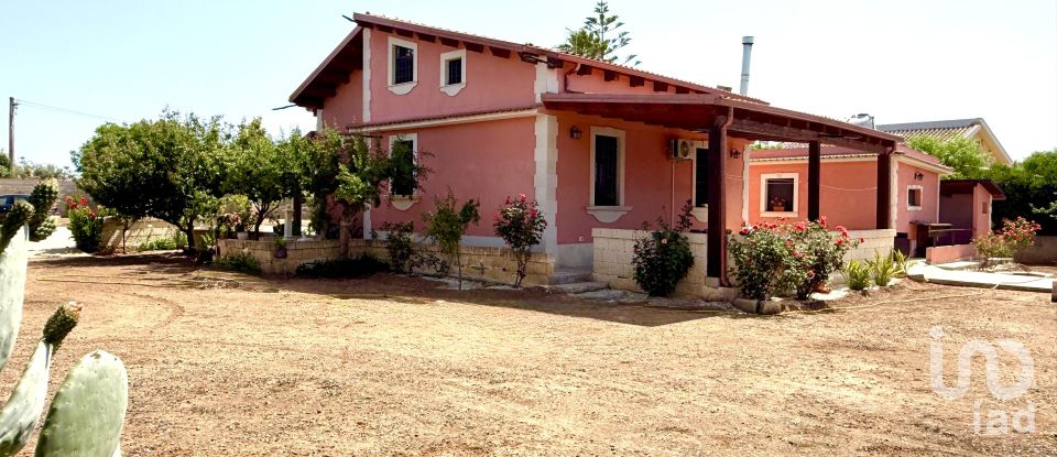 Farm 3 rooms of 249 m² in Avola (96012)