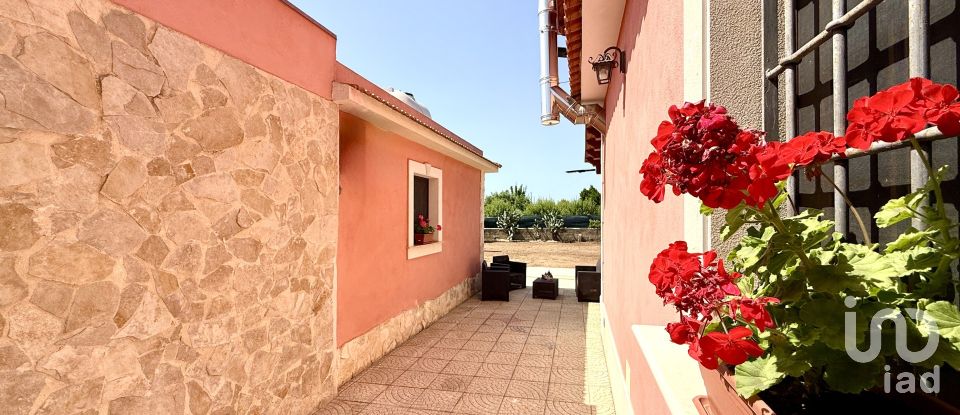 Farm 3 rooms of 249 m² in Avola (96012)