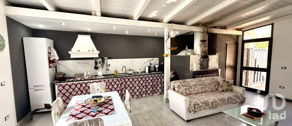 Casale 4 locali di 200 m² in Avola (96012)