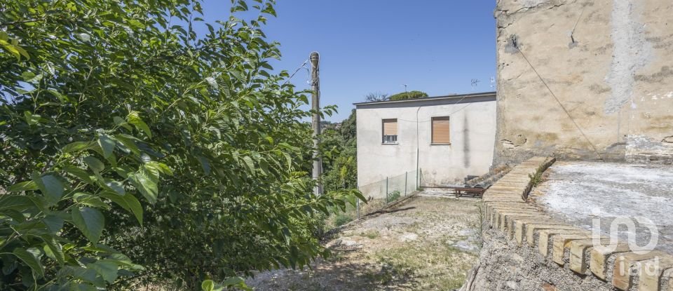 House 3 rooms of 240 m² in Offagna (60020)