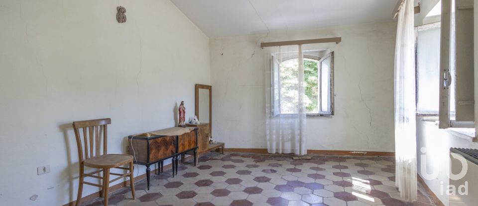 House 3 rooms of 240 m² in Offagna (60020)