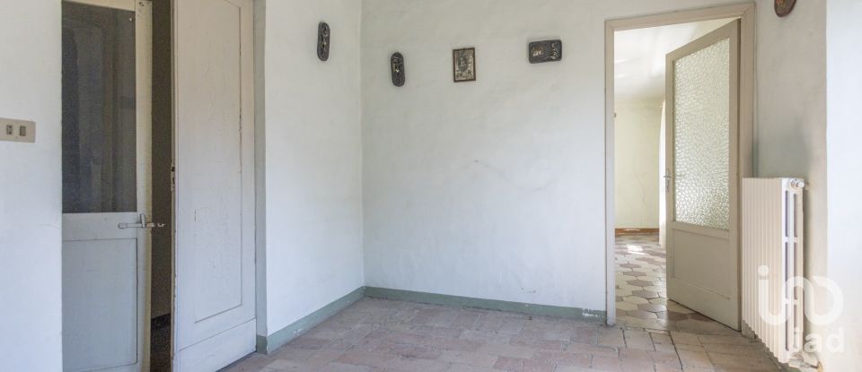 House 3 rooms of 240 m² in Offagna (60020)