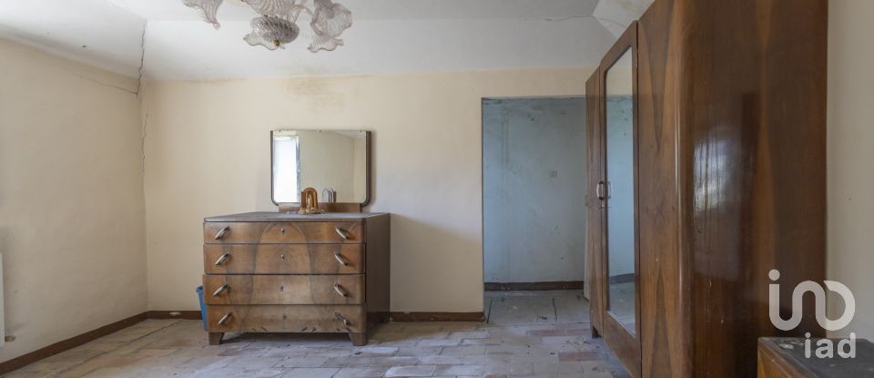 House 3 rooms of 240 m² in Offagna (60020)