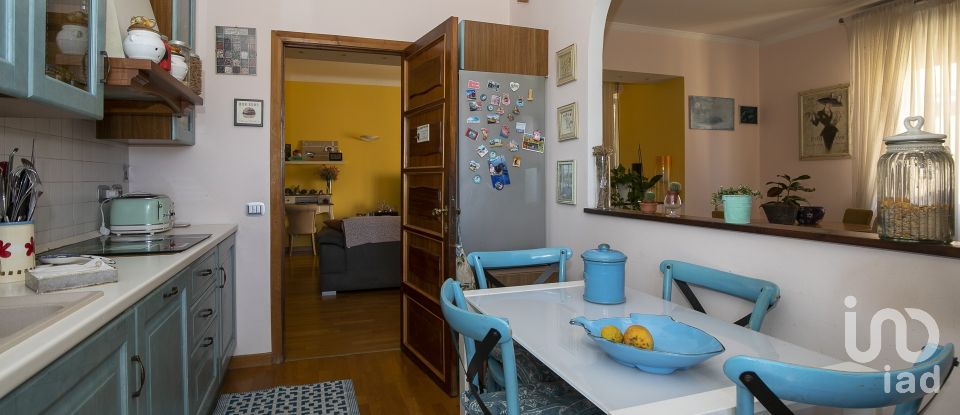 Apartment 7 rooms of 130 m² in Genova (16146)
