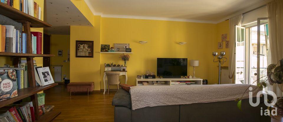 Apartment 7 rooms of 130 m² in Genova (16146)
