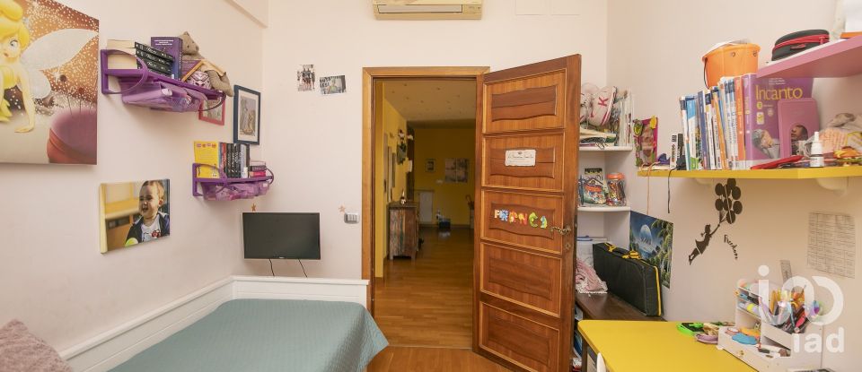 Apartment 7 rooms of 130 m² in Genova (16146)