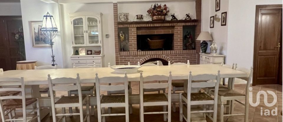 Palazzo / Stabile di 52.000 m² in Canterano (00020)