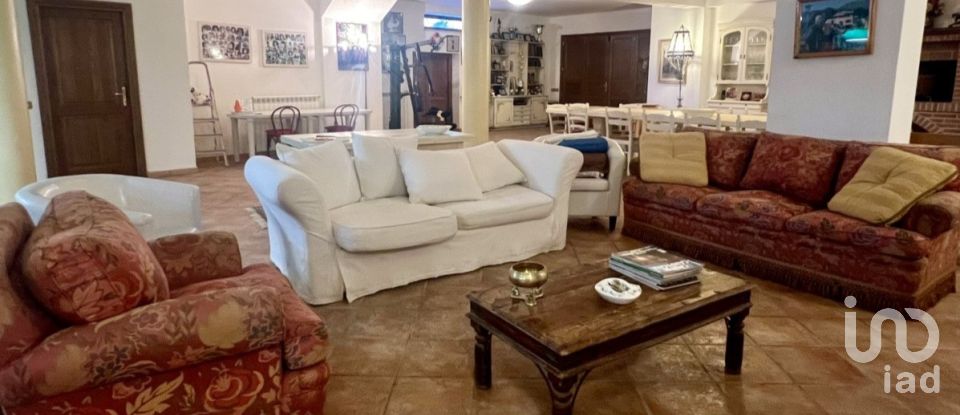 Palazzo / Stabile di 52.000 m² in Canterano (00020)