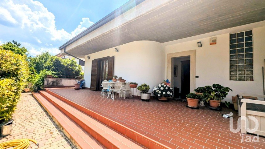 Casale 10 locali di 270 m² in Sulmona (67039)