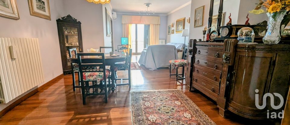 Casale 10 locali di 270 m² in Sulmona (67039)