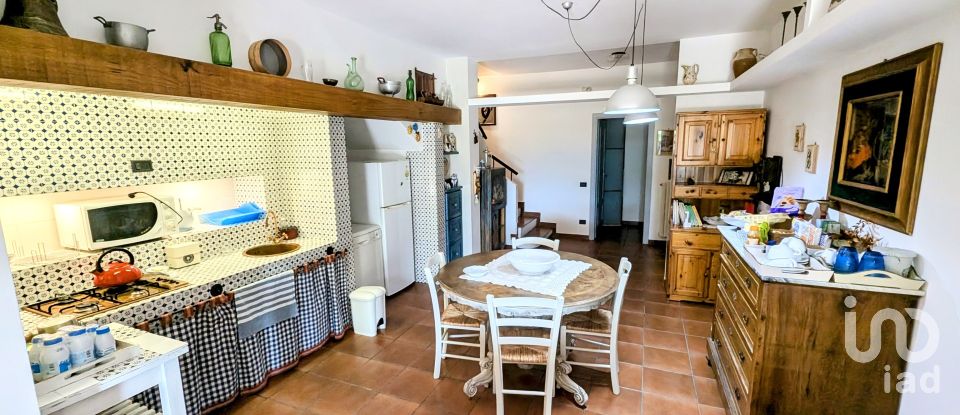 Casale 10 locali di 270 m² in Sulmona (67039)