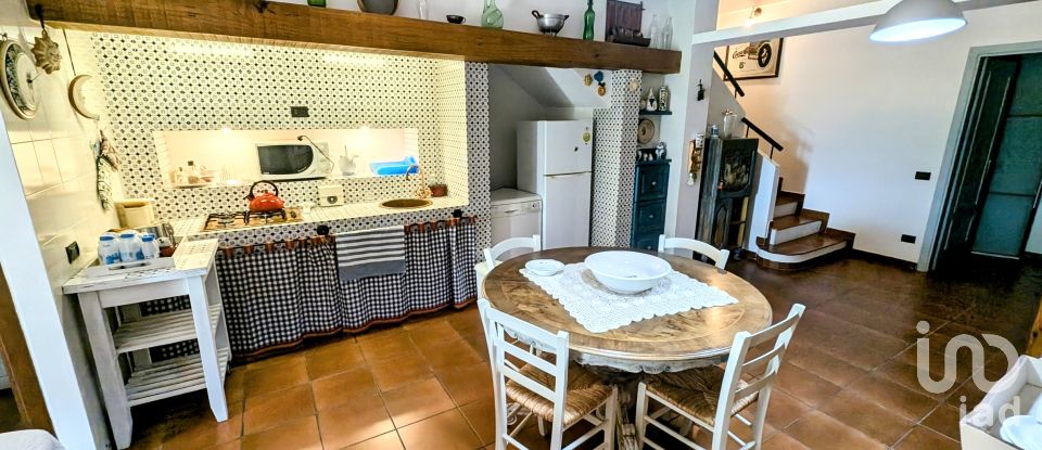 Casale 10 locali di 270 m² in Sulmona (67039)