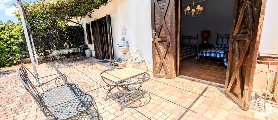 Casale 10 locali di 270 m² in Sulmona (67039)