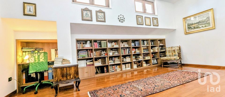 Casale 10 locali di 270 m² in Sulmona (67039)