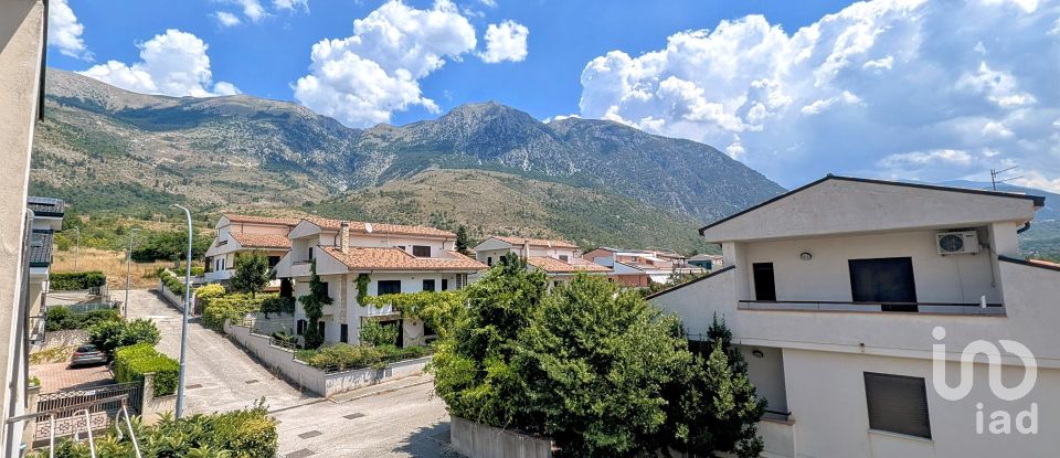 Casale 10 locali di 270 m² in Sulmona (67039)