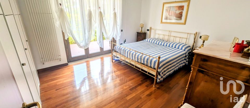 Casale 10 locali di 270 m² in Sulmona (67039)