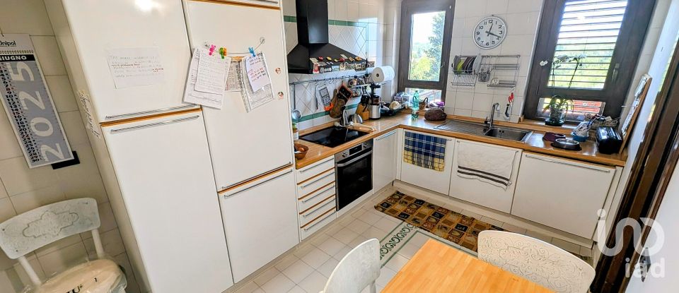 Casale 10 locali di 270 m² in Sulmona (67039)