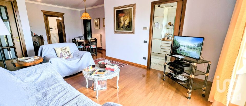 Casale 10 locali di 270 m² in Sulmona (67039)