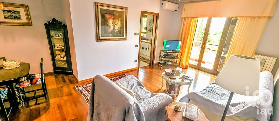 Casale 10 locali di 270 m² in Sulmona (67039)
