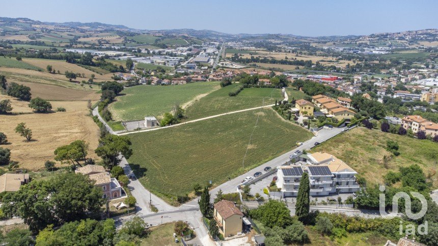 Varie superfici di 4.891 m² in Osimo (60027)