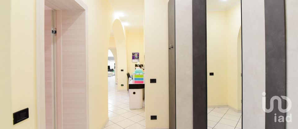 Appartamento 6 locali di 177 m² a Casnate con Bernate (22070)