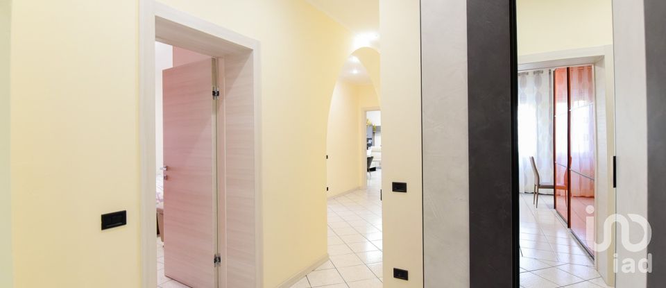 Appartamento 6 locali di 177 m² a Casnate con Bernate (22070)