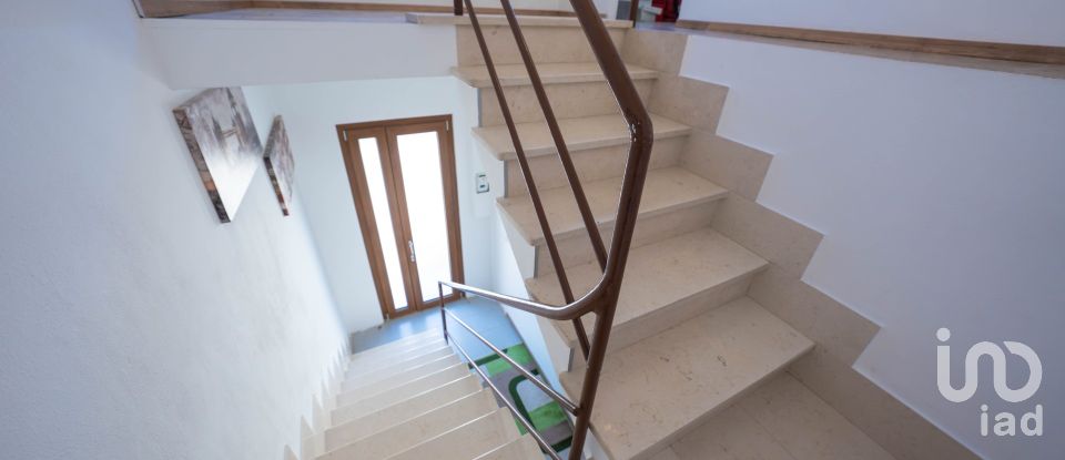 House 4 rooms of 121 m² in Argenta (44010)